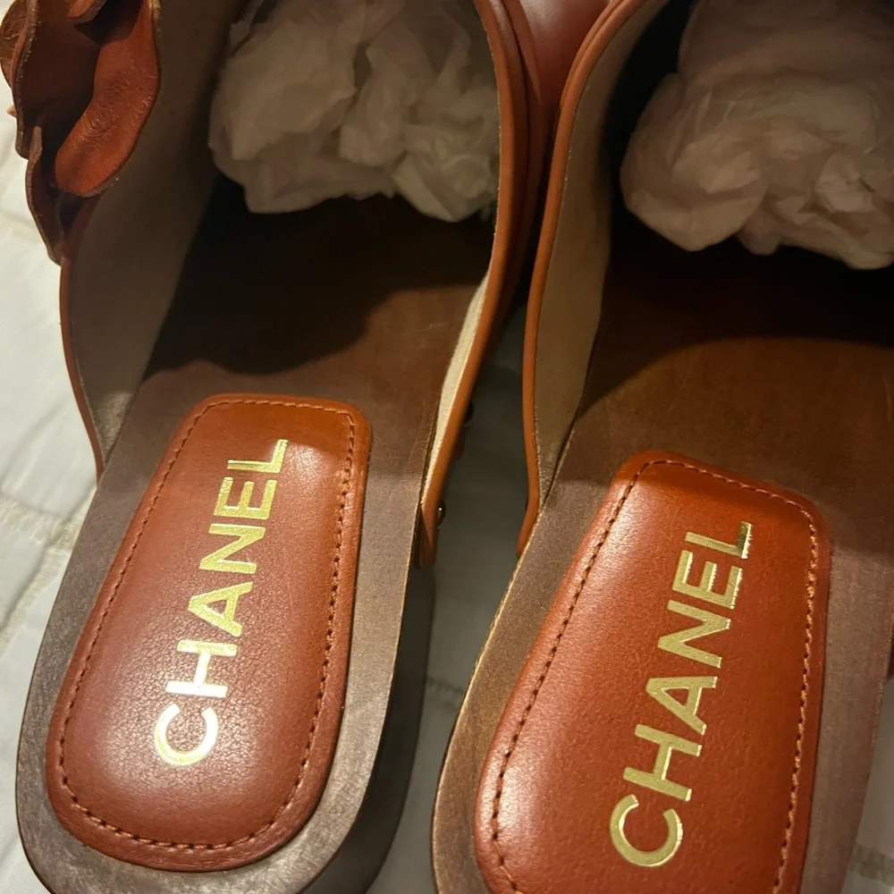 Chanel Clogs Brown. BNEW Sz 40 - Picture 9 of 10